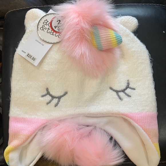 Beautiful unicorn hat and glove set - Picture 2 of 4
